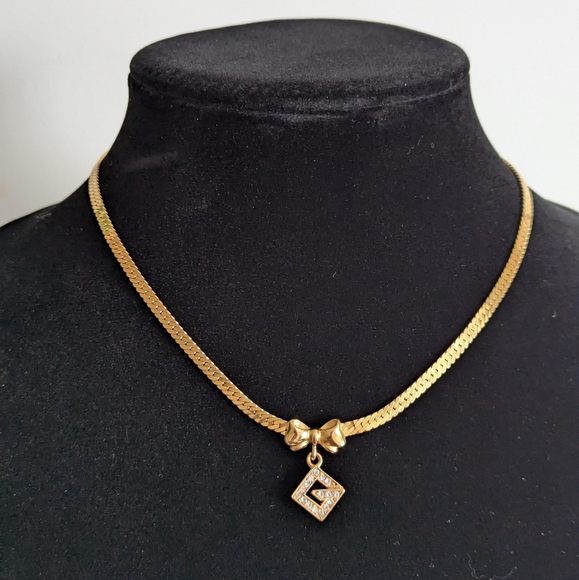 ❌ SOLD ❌ Givenchy rhinestone G gold necklace with ribbon - Picture 8 of 12